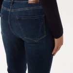 Crni jeans stoji svima, to je must have komad u svačijem ormaru. ✅ Ne propustite u našim trgovinama do 24.11. iskoristiti 30% popusta na sav ženske jeans! Only 85,95 KM -3️⃣0️⃣% ➡️ 60,15 KM volim jeans