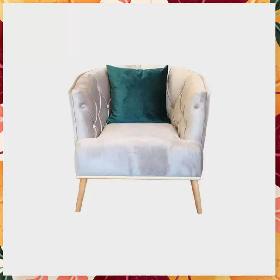 prelijepa fotelja bez boha industrijski stil. zeleni ukrasni jastuk. trenutno na akciji.