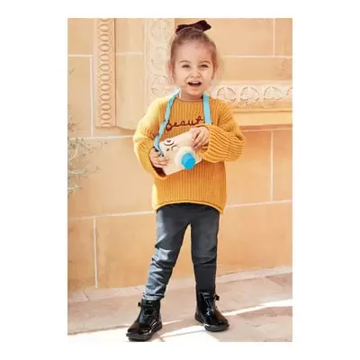 Današnja moda za mališane. Džemper: 9W0913Z1 Farmerke: 9W6102Z1