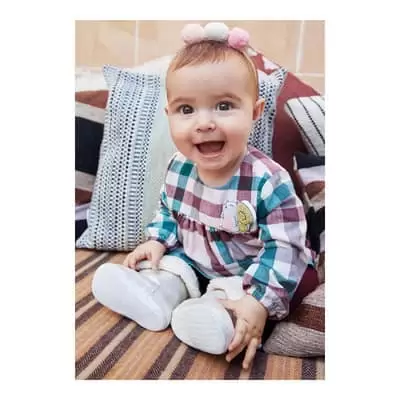 Uvijek nas očaraju slatko obučene bebice. Haljinica: 9W4005Z1 Traka za kosu: 8WG339