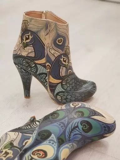 FLASH SALE - Jedinstvena prilika da sebe obradujete ovim supercool modelom   Samo u DOGO trgovini svi dizajni Jazzy boots - 20 % Nova cijena 159,20 KM Stara cijena 199,00 KM