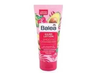 Balea Smooth Cranberry losion za ruke 100 ml Balea losion za ruke Smooth Cranberry intenzivno njeguje i hidratizira kožu ruku. Pruža potrebnu vlagu osjetljivoj koži sa bogatom formulacijom s uljem avokada.