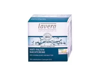 lavera Basis Sensitiv noćna krema za lice, 50 ml Regenerativna krema s organskom aloe verom i organskim bademovim uljem može se koristiti kao krema i maska. Smiruje kožu lica i podržava noćnu regeneraciju kože.
