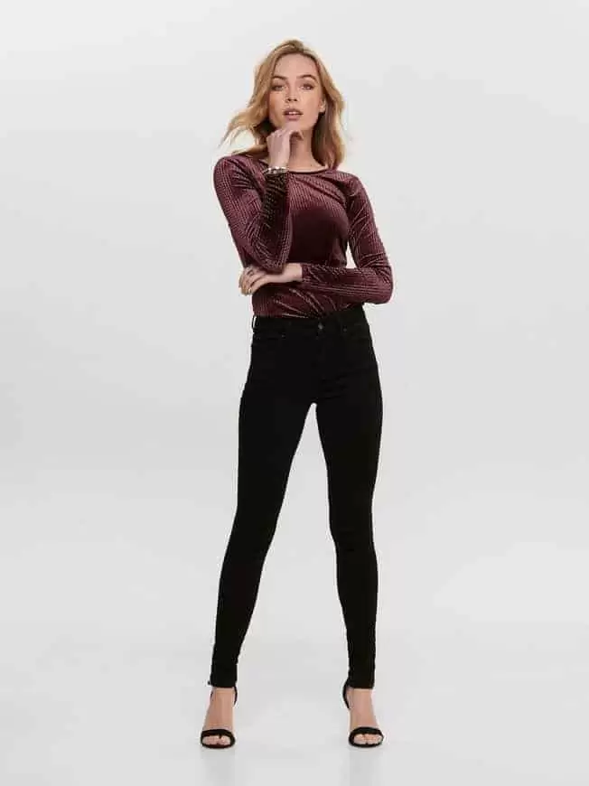 Crni jeans stoji svima, to je must have komad u svačijem ormaru. ✅ Ne propustite u našim trgovinama do 24.11. iskoristiti 30% popusta na sav ženske jeans! Only 85,95 KM -3️⃣0️⃣% ➡️ 60,15 KM akcija