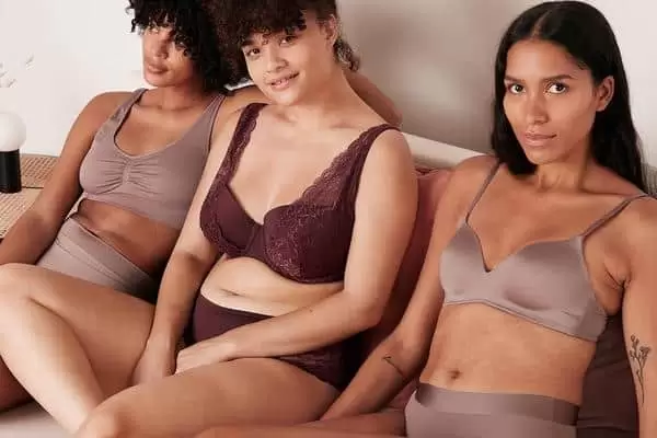 Jedna košulja. Tri načina. Iskoristite što više možete od Vaših klasika iz ormara. Bijela košulja voli da bude nošena više puta. naslovna