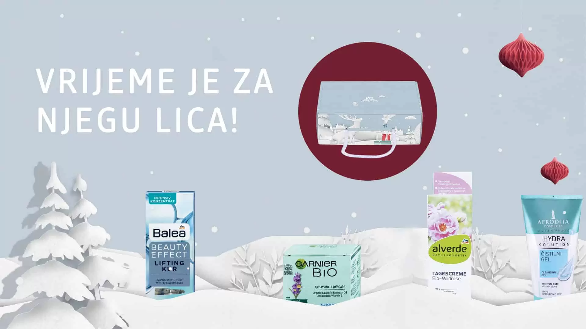 Vrijeme je za njegu lica! U periodu od 13.11. do 26.11.2019. učestvujte u nagradnom takmičenju i osvojite neodoljivi Beauty box s proizvodima za njegu lica! Temeljito, ali nježno svakodnevno čišćenje i dobra hidratantna njega lica pomoći će u održavanju kože zdravom i lijepom. Kvalitetni proizvodi prilagođeni vašem tipu kože zaštitit će kožu od štetnih uticaja, a u dm prodavnicama možete pronaći najbolju ponudu proizvoda za njegu lica! I pri kupovini dobiti peškir na poklon i učestvovati u nagradnom takmičenju! Kako učestvovati? 1. Kupite proizvode za njegu lica u vrijednosti od 18 KM ili više. 2. Popunite obrazac s brojem računa, brojem dm prodavnice i ličnim podacima. (Primjer računa je na slici ispod.) 3. Riješite jednostavan zadatak, upišite odgovor u predviđeni formular i budite dobitnik jednog od 100 dm Beauty boxova za njegu lica. Sretno svima! Napomena: Nagradu mogu osvojiti samo fanovi iz BiH. Upišite koja puzzla nedostaje slici ispod: