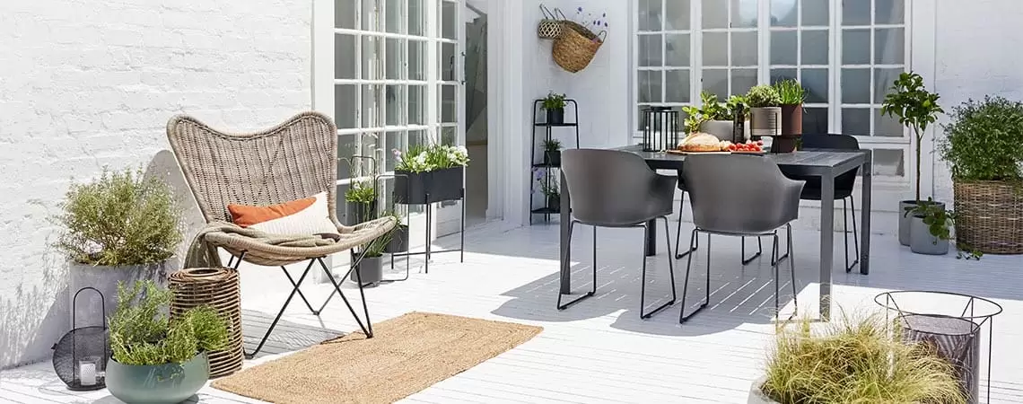 Kreirajte zelenu oazu uz viseće saksije, žardinjere i još detalja na svojoj terasi