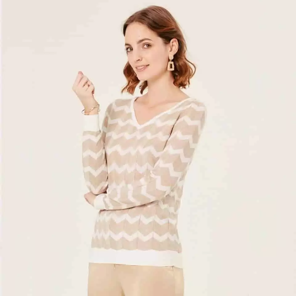 Francuski brend UnJourAilleurs namjenjen je ženama koje žele biti elegantne u svim prilikama, bilo da su poslovne, društvene ili opuštene. Azel france