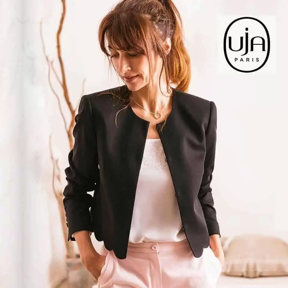 Francuski brend UnJourAilleurs namjenjen je ženama koje žele biti elegantne u svim prilikama, bilo da su poslovne, društvene ili opuštene. Azel france