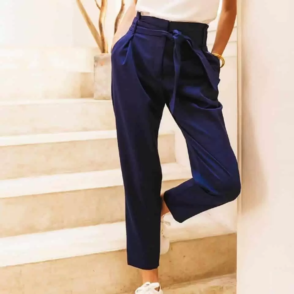 Francuski brend UnJourAilleurs namjenjen je ženama koje žele biti elegantne u svim prilikama, bilo da su poslovne, društvene ili opuštene. Azel france