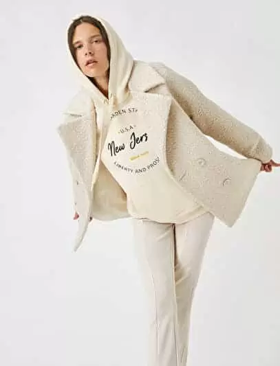 kaput, zenski kaput, zenska jakna, zimska zenska jakna, crna jakna, topla jakna, crni kaput, bez kaput, smedji kaput, smedja jakna, plava jakna, plavi kaput, crvena jakna, crveni kaput