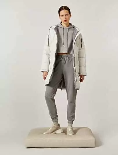 kaput, zenski kaput, zenska jakna, zimska zenska jakna, crna jakna, topla jakna, crni kaput, bez kaput, smedji kaput, smedja jakna, plava jakna, plavi kaput, crvena jakna, crveni kaput