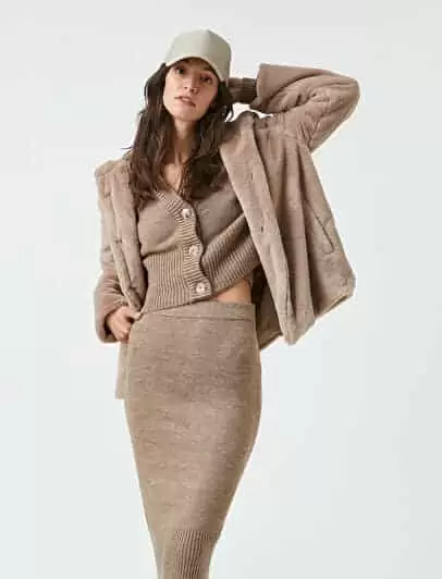 kaput, zenski kaput, zenska jakna, zimska zenska jakna, crna jakna, topla jakna, crni kaput, bez kaput, smedji kaput, smedja jakna, plava jakna, plavi kaput, crvena jakna, crveni kaput