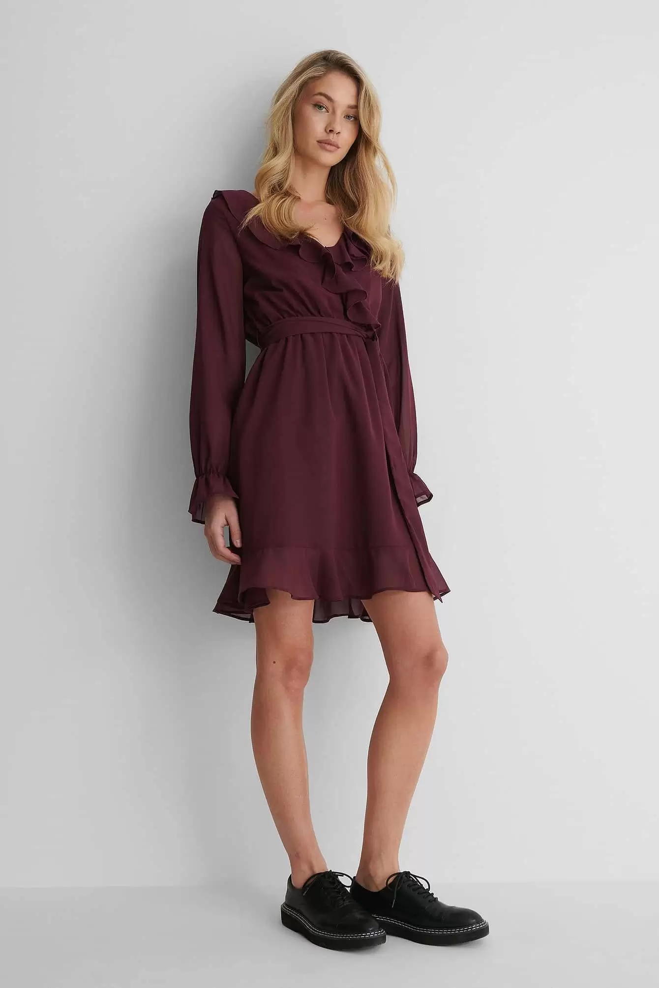 tiffany, tiffany haljina, tiffany crna haljina, crna hljina, tiffany snizenje, tiffany akcija, tiffany popusti, smedja haljina, svecana haljina, roza haljina, plava hakljina, midi haljina, haljina do koljena, lagana haljina,