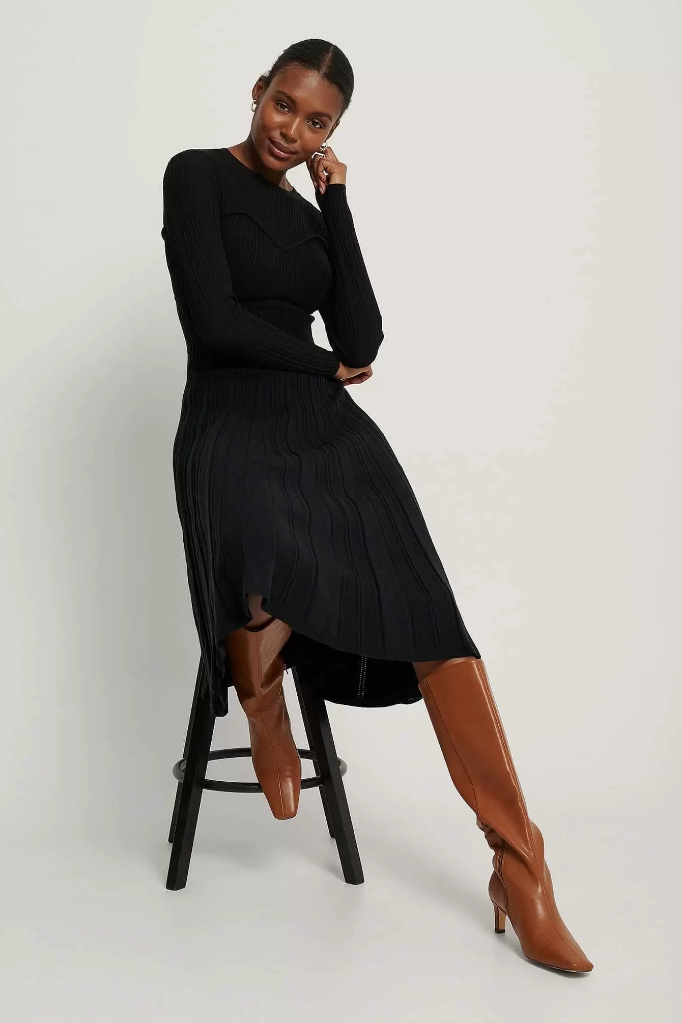 tiffany, tiffany haljina, tiffany crna haljina, crna hljina, tiffany snizenje, tiffany akcija, tiffany popusti, smedja haljina, svecana haljina, roza haljina, plava hakljina, midi haljina, haljina do koljena, lagana haljina,