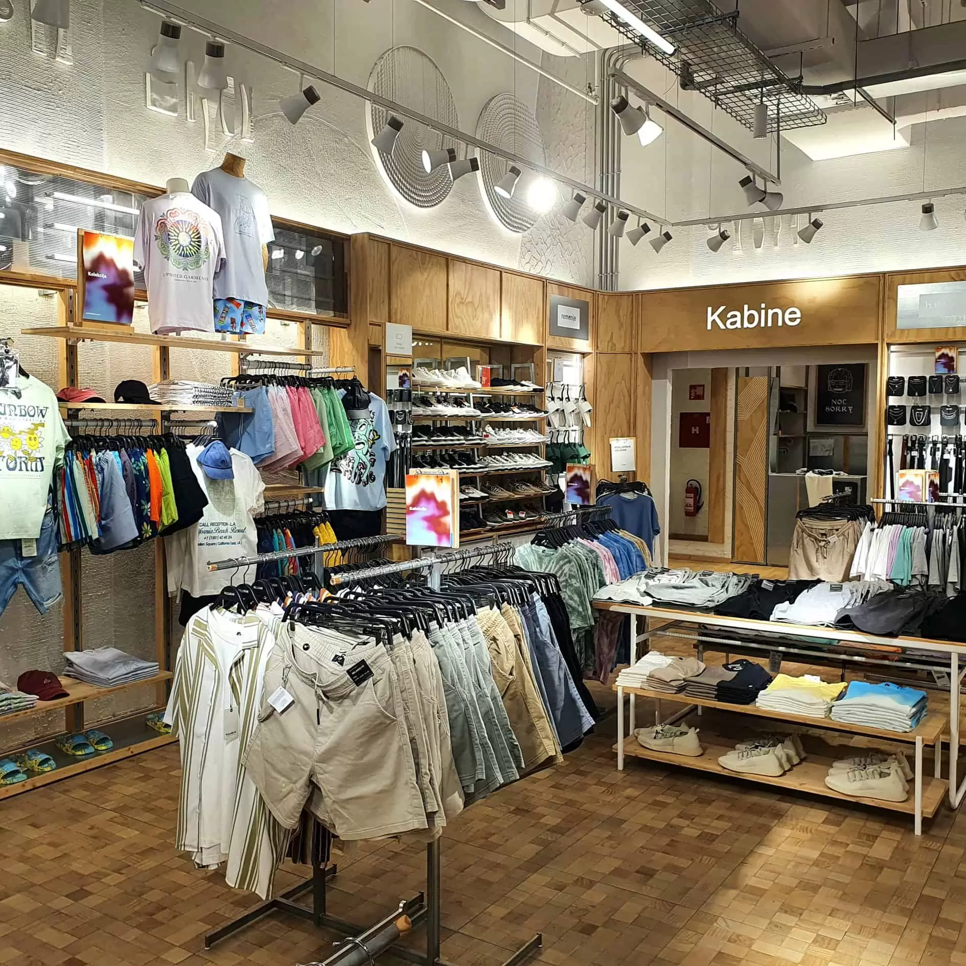 Pull&Bear SEZONSKO SNIŽENJE do 50% juli 2022!