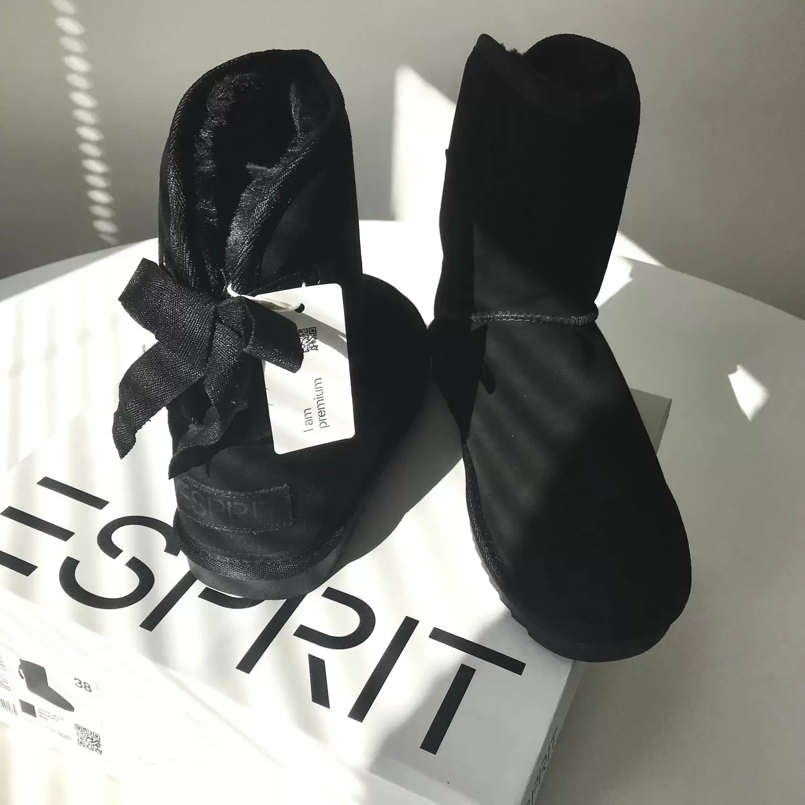 HIT, HIT ponuda u Azel France prodavnicama! Esprit čizme po cijeni od 64,95KM!