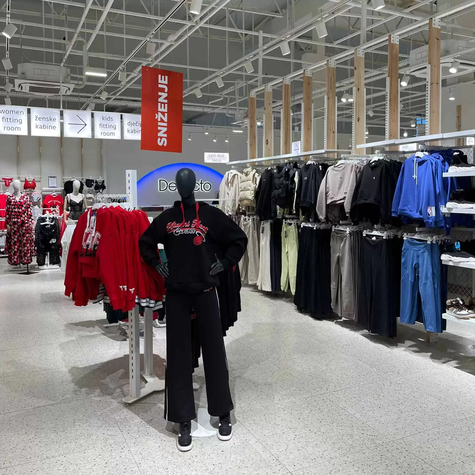 De Facto SNIŽENJE do čak -70%!