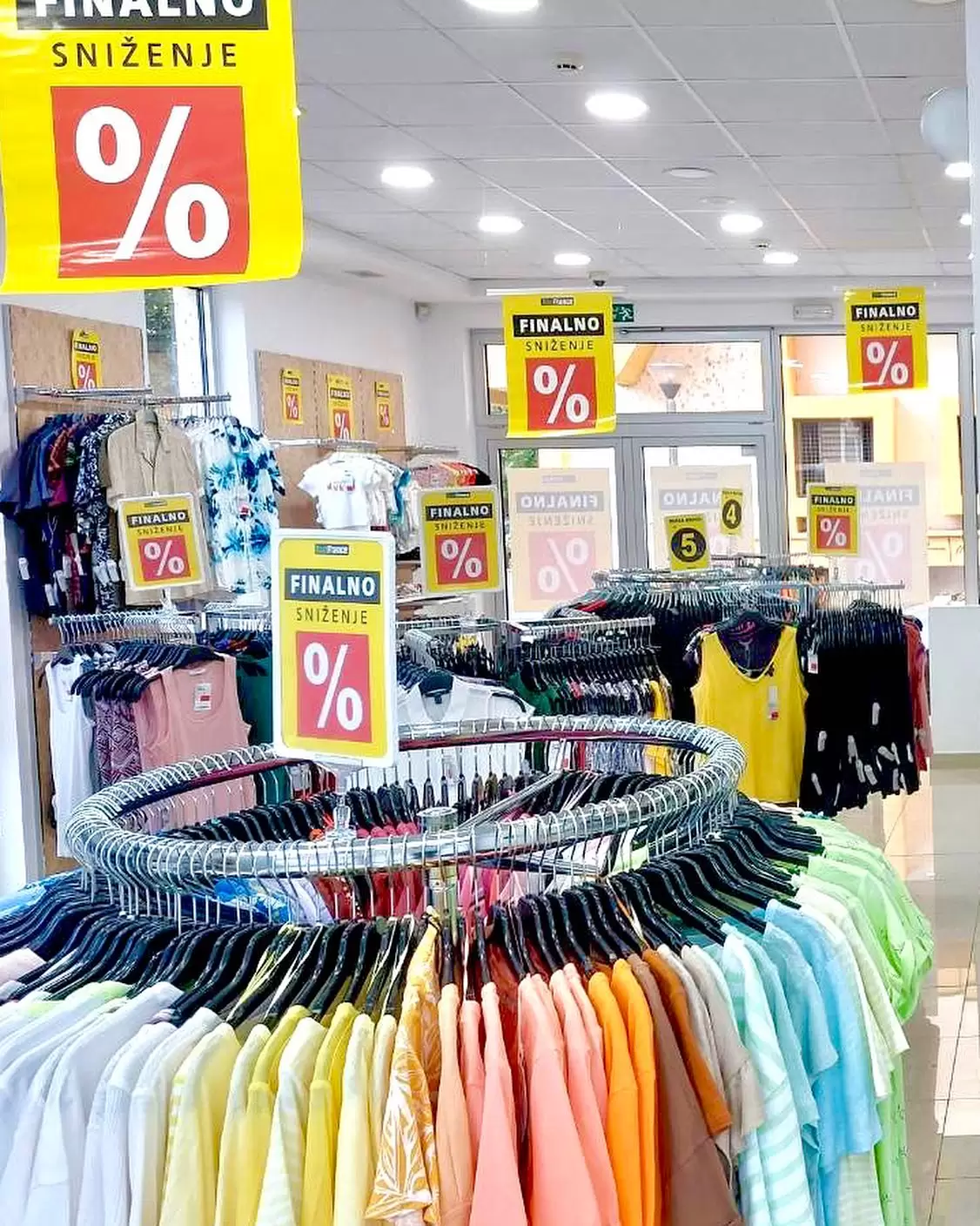 Azel France SNIŽENJE do 70%